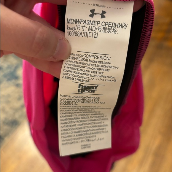 NWT Under Armour Capri Heat Gear Leggings - Picture 8 of 9